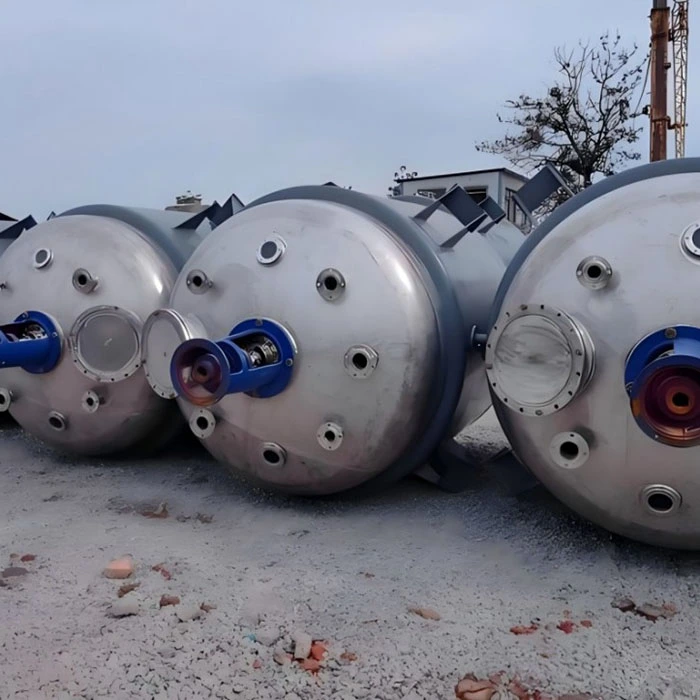 Zbiornik reakcji chemicznej wyłożony PTFE